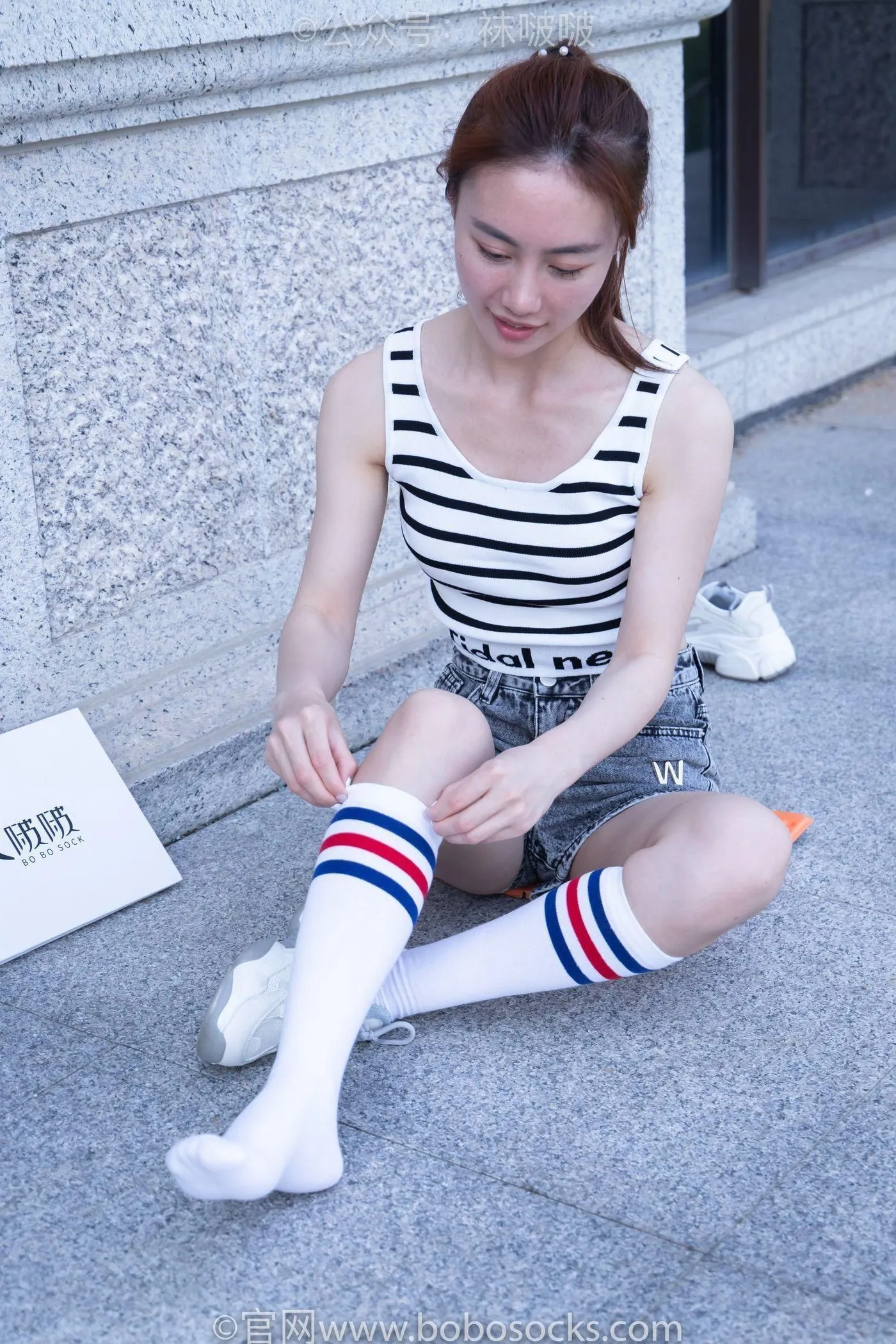 [BoBoSocks袜啵啵]NO.006 小米-运动鞋、白色小腿袜、裸足 [130P]插图2